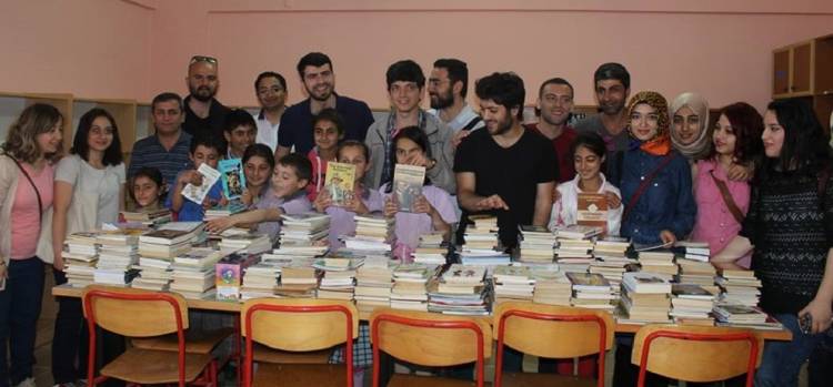 Sosyoloji Bölümünde Enerji Bitmiyor: İlkokula 1000 Kitap